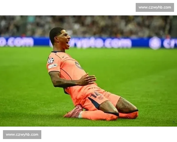 德比前夜插曲：拉什福德看曼联比赛，球迷刷屏红魔情怀