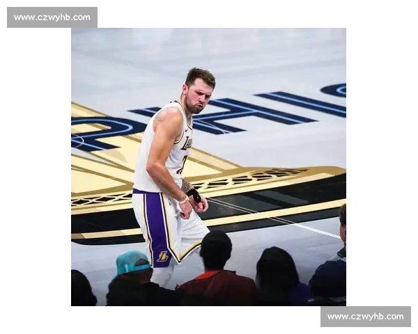 东契奇湖人首胜狂砍 49+11+8！单节 23 分比肩科比